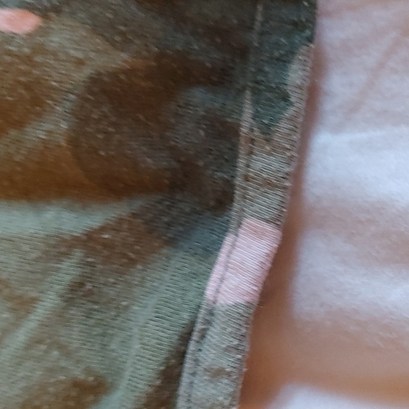 Old navy camo shorts child size 10-12 - Picture 4 of 4